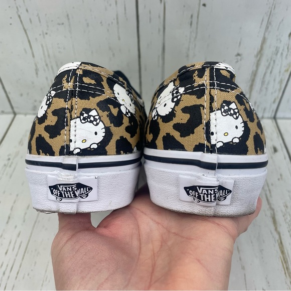 Vans Hello Kitty Leopard Print SANRIO, CO., LTD Lace-Up Classic Sneakers - Picture 7 of 16